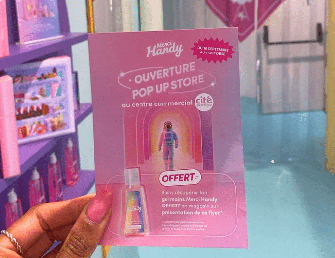 distribution-de-flyers-reutilisables-pour-une-consommation-responsable