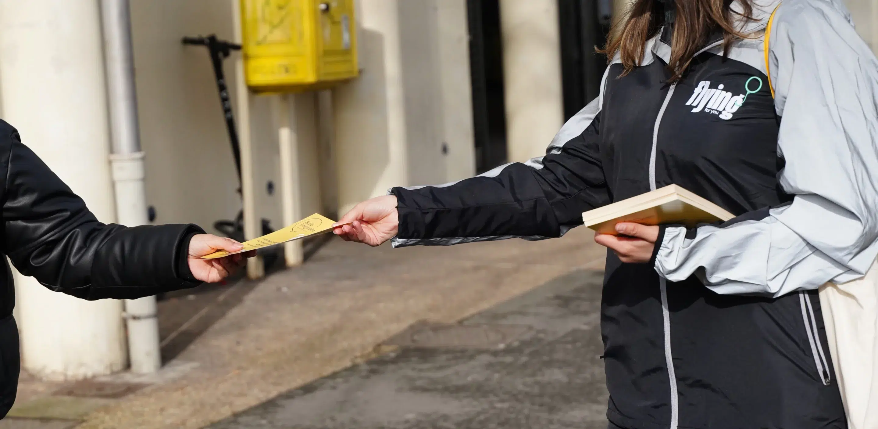 main-a-main-communication-de-proximite