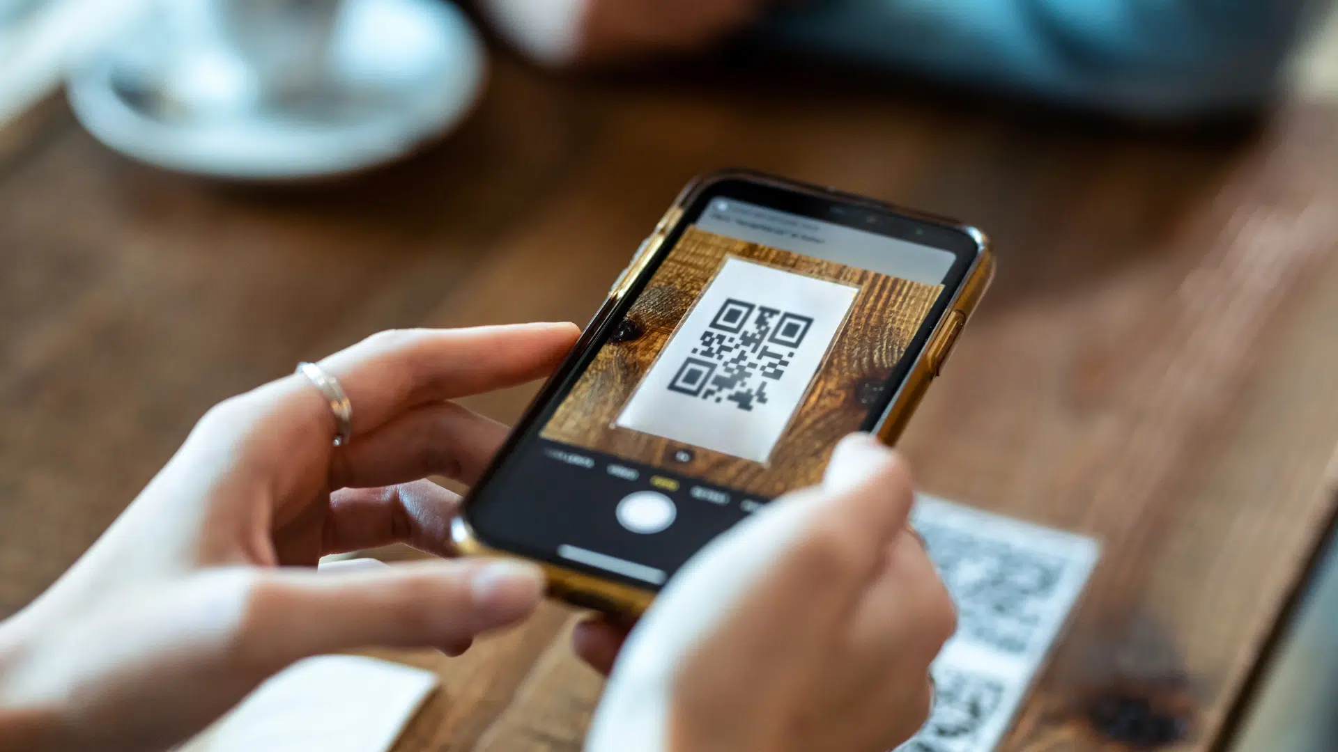 savoir-associer-distribution-de-flyers-et-reseaux-sociaux